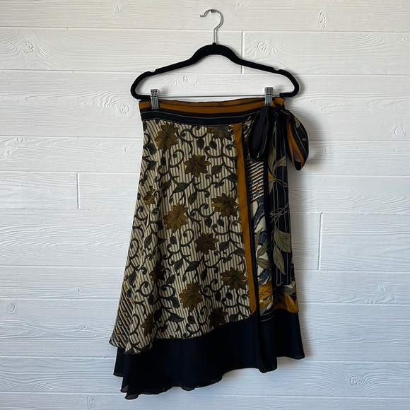 Dresses & Skirts - Floral black wrap skirt medium tie side closure